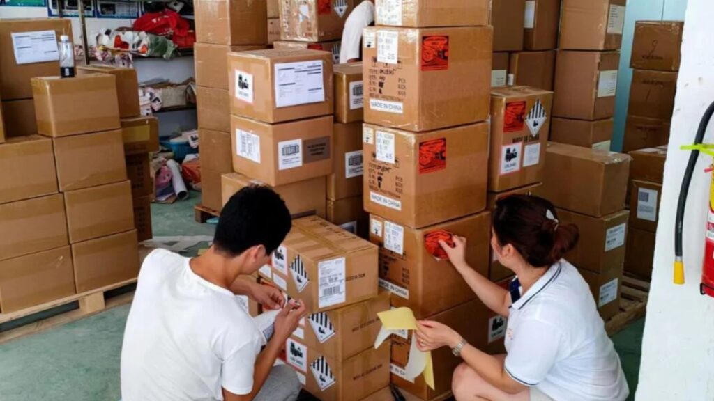 Requirements of the label needed to ship lithium-ion batteries.